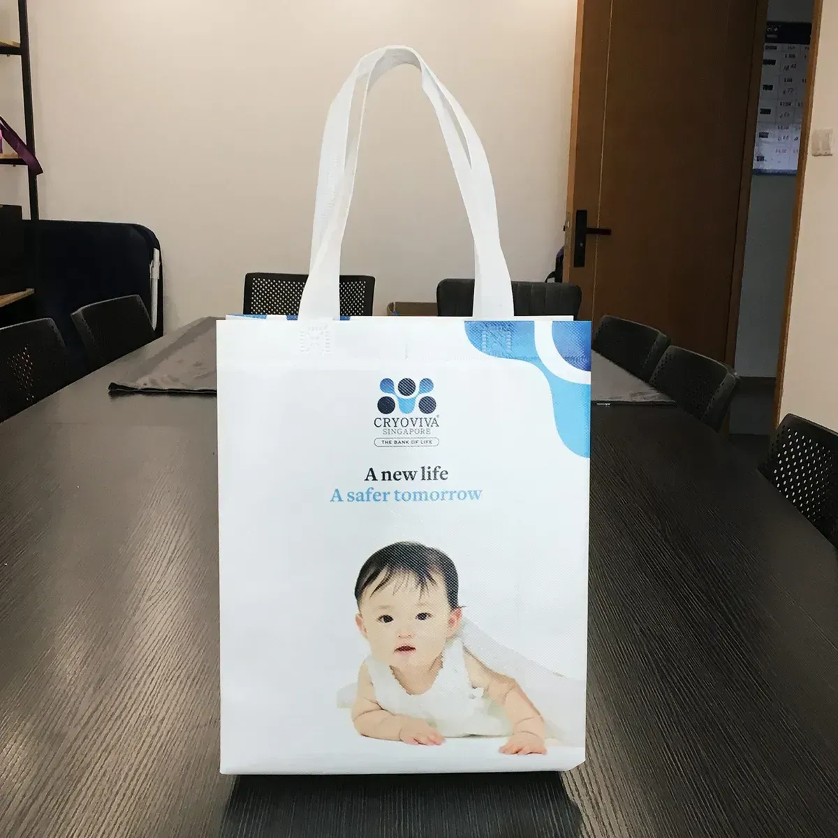 Customized Design  Eco Friendly  Reusable promotional pp non woven Tote bag for Promotional