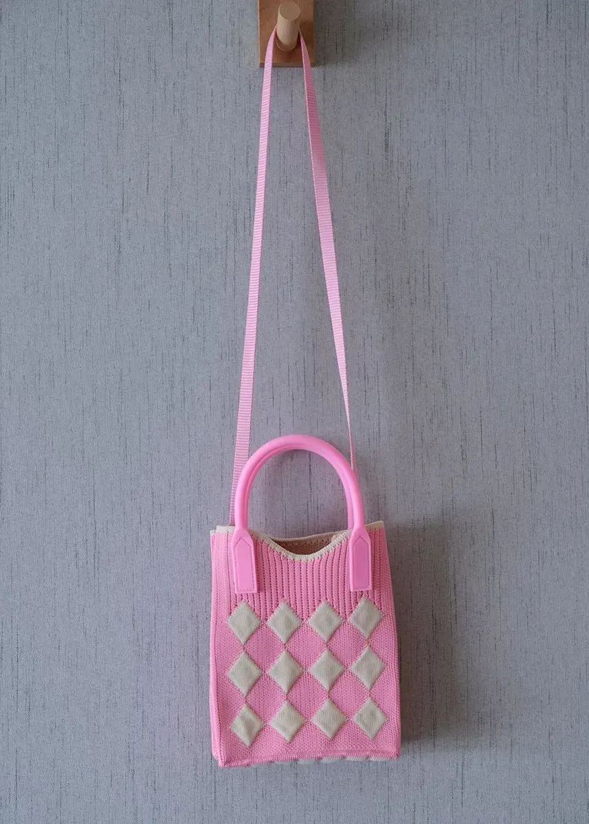 2023 new fashion autumn winter wholesale custom reusable  chunky knitted  shoulder mine bag  for kids and girls - Detail