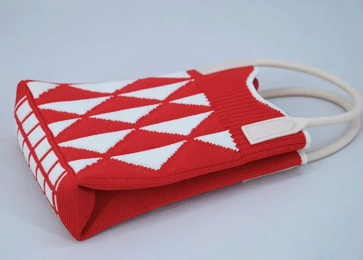 2023 new fashion autumn winter wholesale custom reusable  chunky knitted  shoulder mine bag  for kids and girls