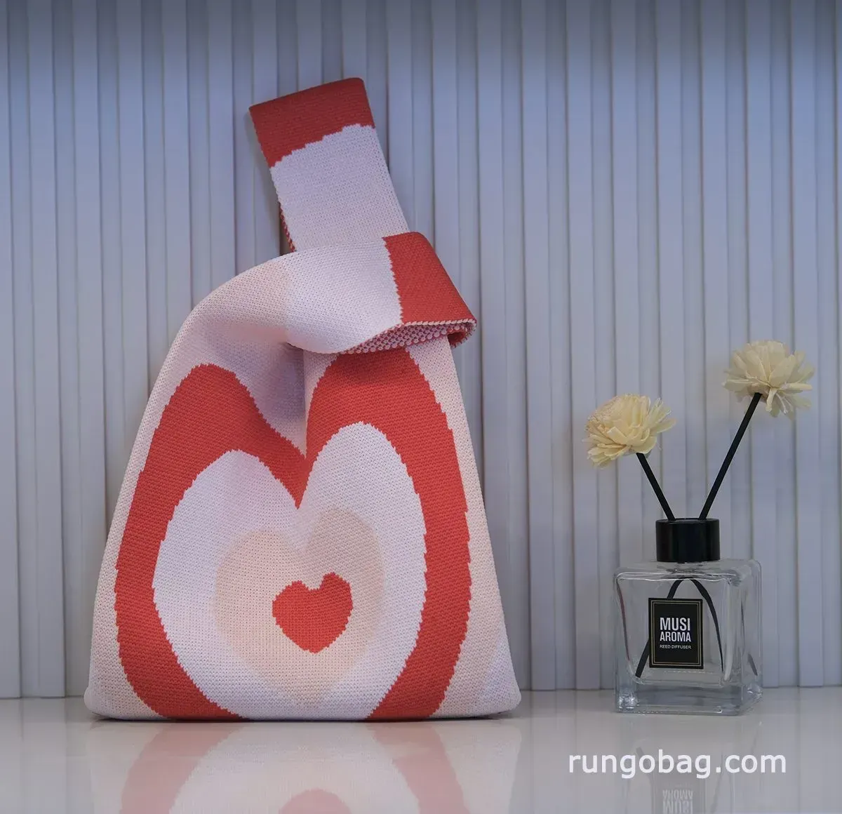 korea style heart design Fashion knitting hand bag wholesale for kids and girls