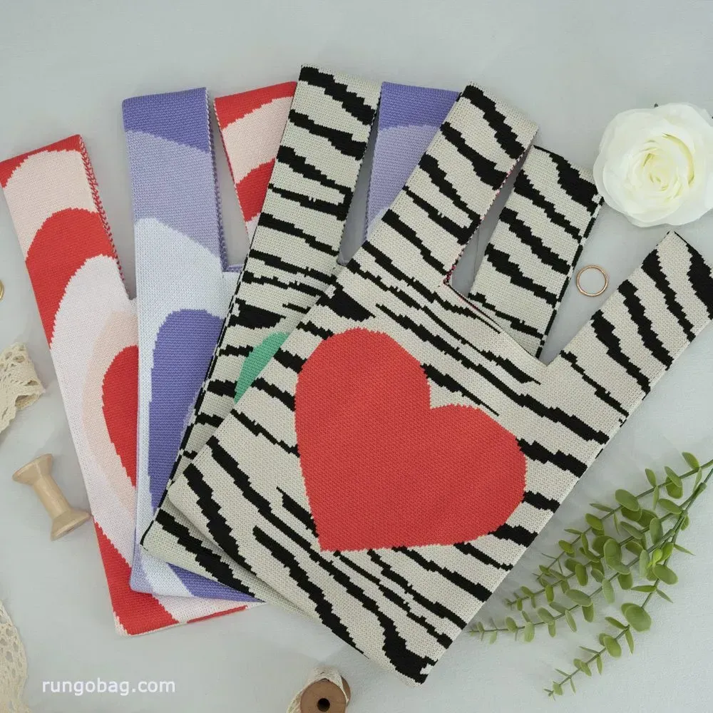 korea style heart design Fashion knitting hand bag wholesale for kids and girls
